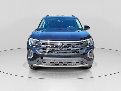 Used 2025 Volkswagen Atlas SE FWD image 2