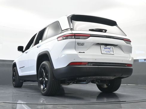 Used 2024 Jeep Grand Cherokee Altitude image 58