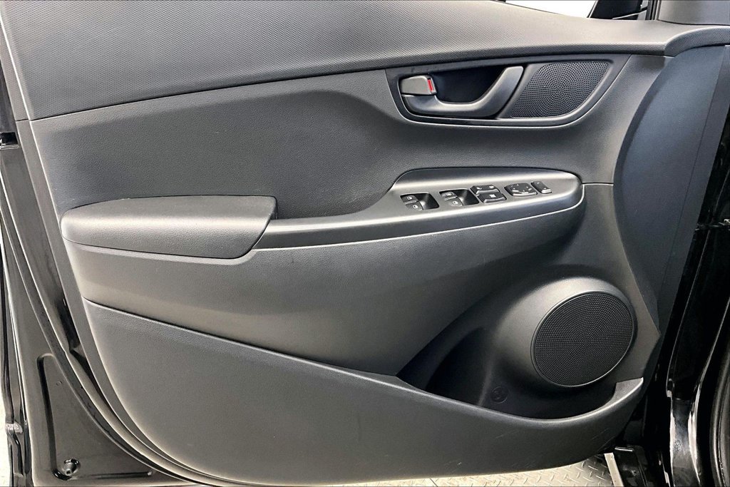 Used 2020 Hyundai Kona SE w/ Cargo Package FWD image 18