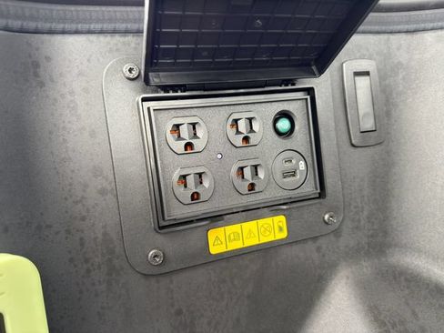 Used 2025 Ford F150 Lightning Lariat AWD/4WD image 18