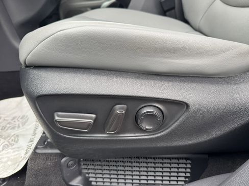 Used 2024 Toyota Sienna XLE image 18