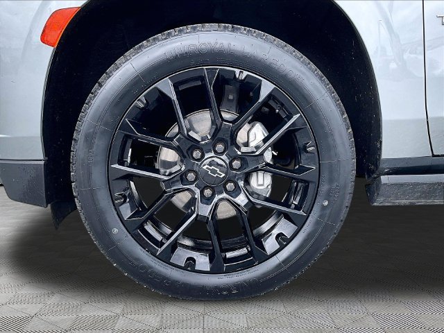 Used 2024 Chevrolet Tahoe Premier w/ LPO, Illumination Package AWD/4WD image 7