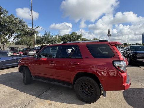 Used 2022 Toyota 4Runner SR5 RWD image 7
