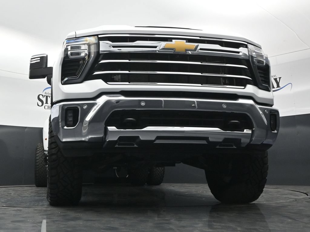 Used 2025 Chevrolet Silverado 3500 LTZ w/ LTZ Plus Package AWD/4WD image 30