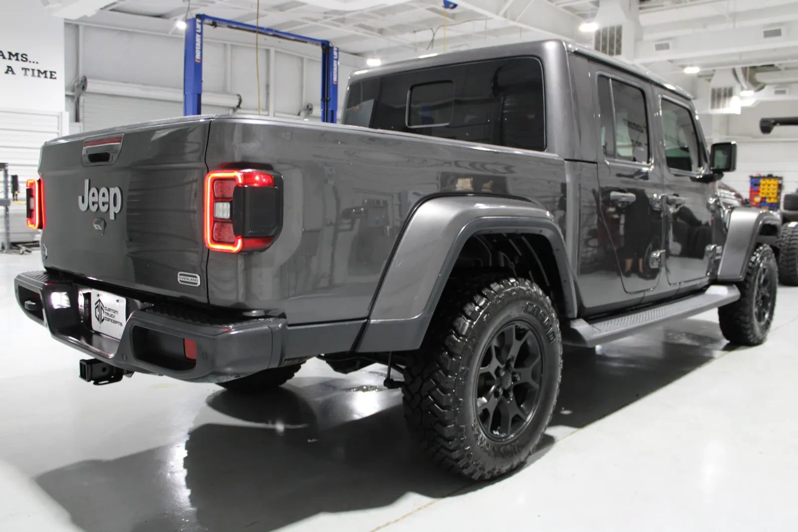 Used 2021 Jeep Gladiator Overland w/ Popular Equipment Package AWD/4WD image 4