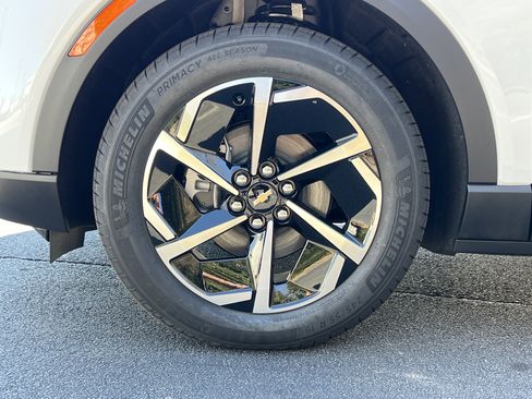 New 2026 Chevrolet Equinox EV LT image 34