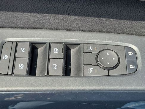 Used 2025 Nissan Pathfinder SV FWD image 15