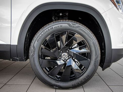 New 2026 Volkswagen Atlas SE FWD image 4