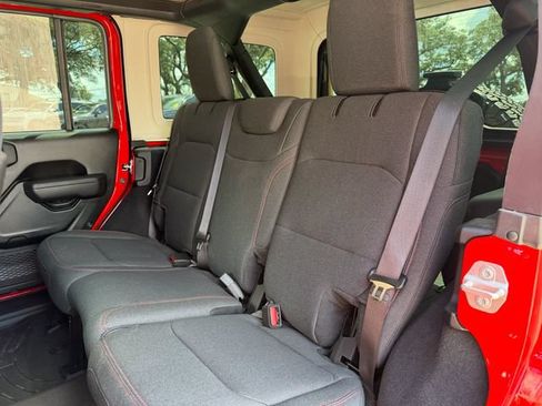 Used 2024 Jeep Wrangler Unlimited Rubicon w/ Technology Group AWD/4WD image 19