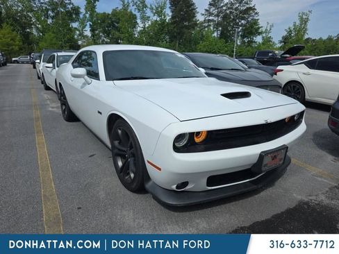 Used 2022 Dodge Challenger R/T RWD image 4