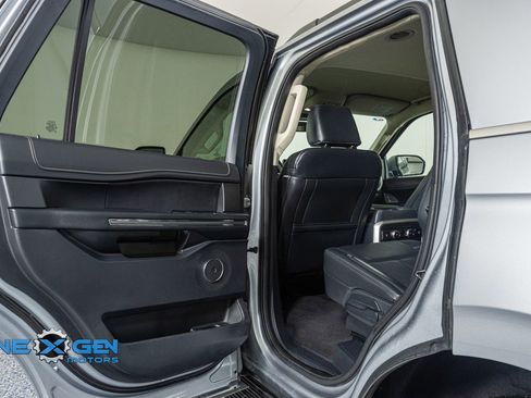 Used 2024 Ford Expedition XLT image 23