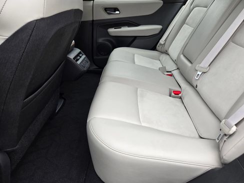 Used 2023 Nissan Ariya FWD image 16