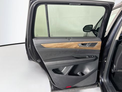 Used 2025 Volkswagen Atlas SE FWD image 26