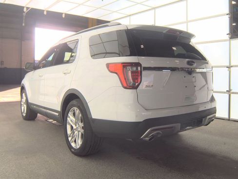 Used 2017 Ford Explorer XLT w/ Equipment Group 202A image 6