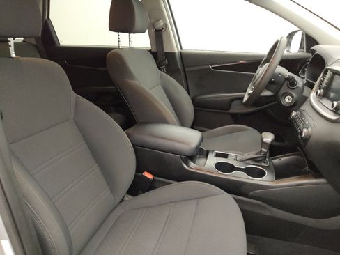 Used 2019 Kia Sorento FWD image 21