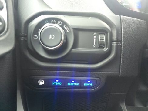 Used 2025 Jeep Wrangler Unlimited Sahara w/ Safety Group image 11