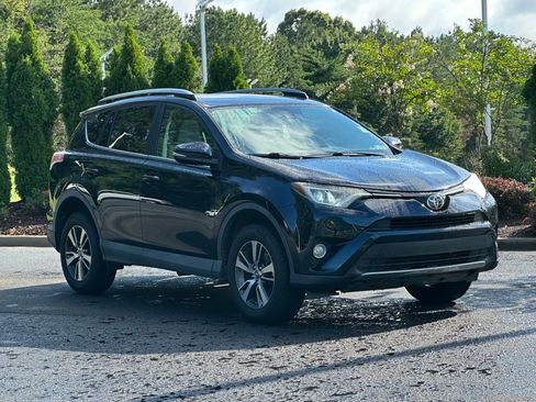 Used 2017 Toyota RAV4 XLE FWD image 2