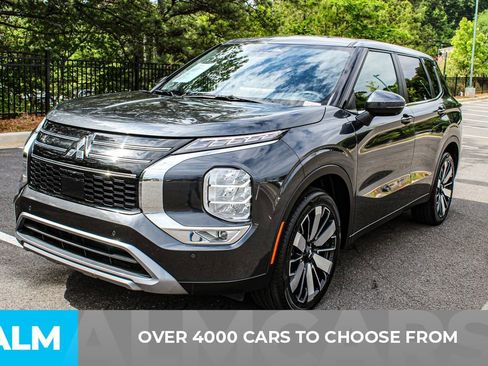 Used 2025 Mitsubishi Outlander SE FWD image 3