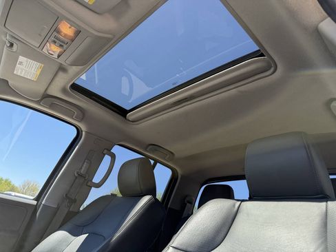 Used 2019 Nissan Frontier SL AWD/4WD image 14