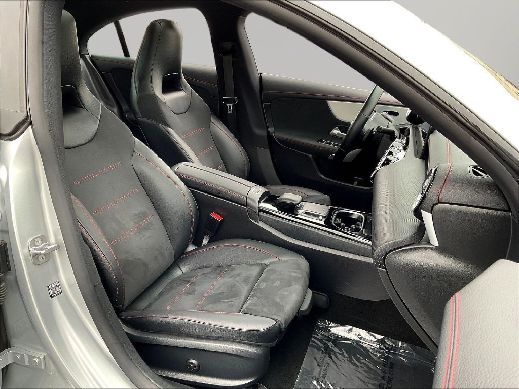 Used 2023 Mercedes-Benz CLA 250 4MATIC image 34