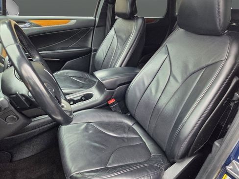 Used 2019 Lincoln MKC Reserve w/ MKC Climate Package AWD/4WD image 12