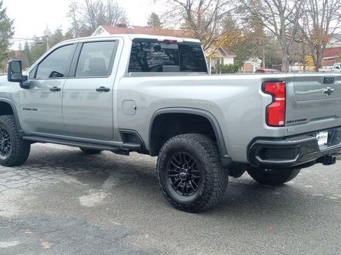 Used 2024 Chevrolet Silverado 2500 ZR2 w/ Technology Package image 5