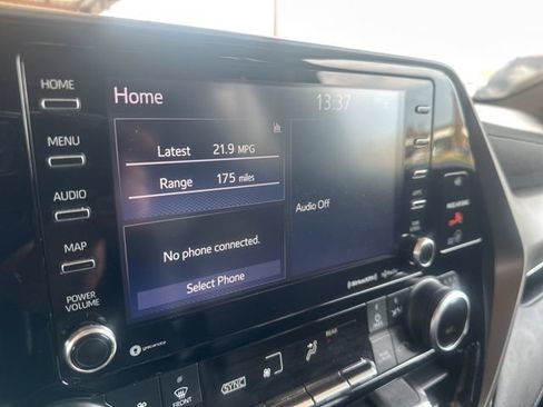 Used 2020 Toyota Highlander XLE AWD/4WD image 25