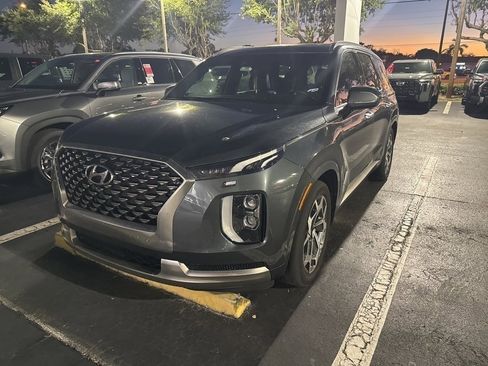 Used 2022 Hyundai Palisade Calligraphy image 2