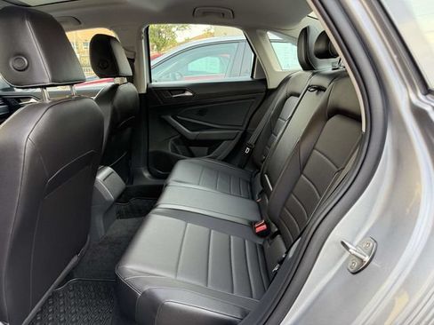 Certified 2023 Volkswagen Jetta SE w/ Panoramic Sunroof Package FWD image 13