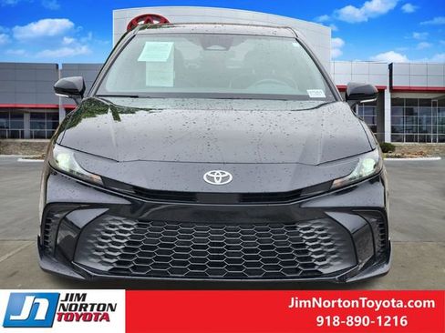 Used 2025 Toyota Camry SE FWD image 2
