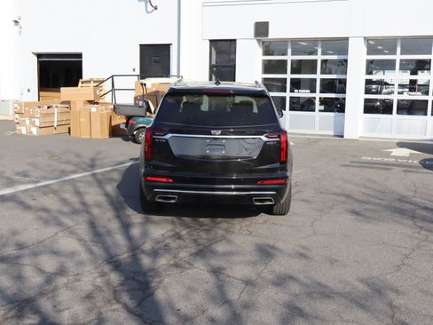 Used 2025 Cadillac XT6 Luxury image 9