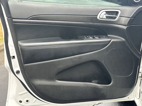 Used 2018 Jeep Grand Cherokee Altitude image 11