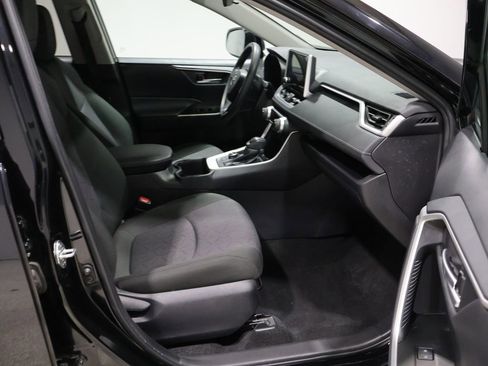 Used 2025 Toyota RAV4 XLE AWD/4WD image 16