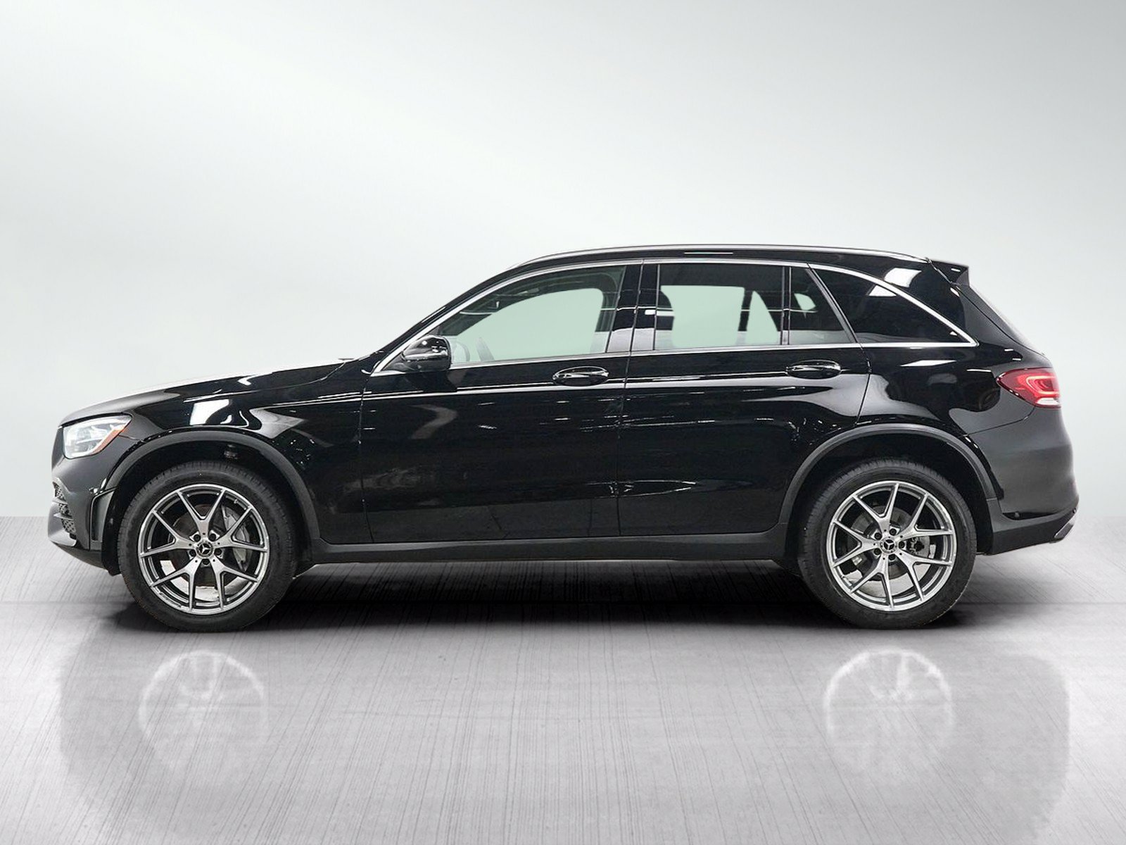 Used 2021 Mercedes-Benz GLC 300 4MATIC image 2