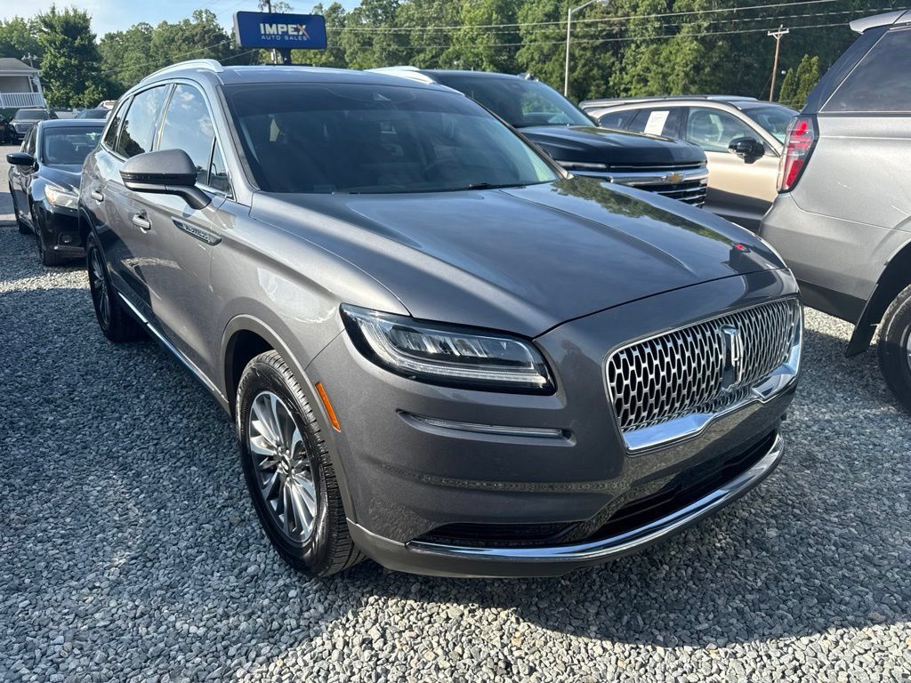 Used 2022 Lincoln Nautilus FWD w/ Premium Package image 2