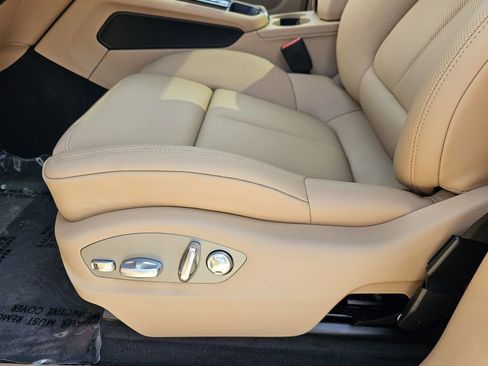 Certified 2025 Porsche Macan AWD/4WD image 23
