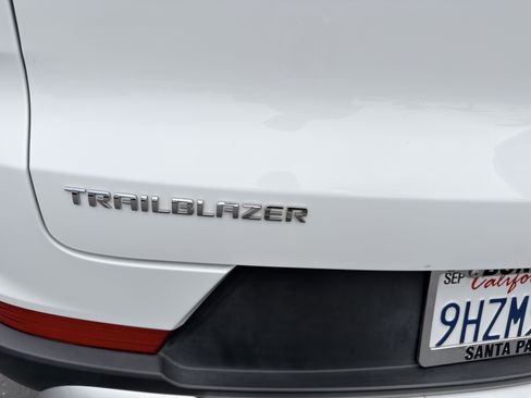 Used 2023 Chevrolet TrailBlazer LT FWD image 33