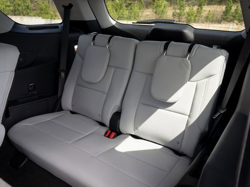 New 2026 Ford Explorer Platinum image 31