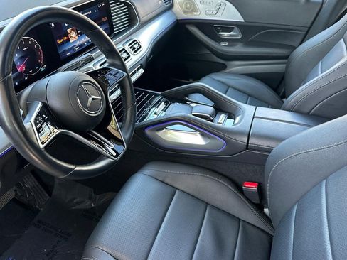 Used 2025 Mercedes-Benz GLS 450 4MATIC image 4