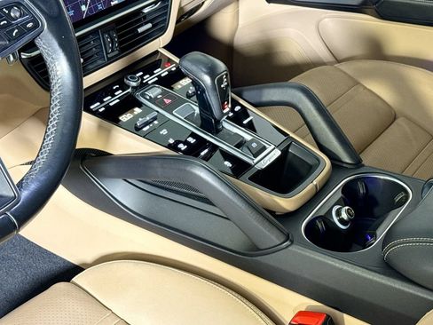 Certified 2023 Porsche Cayenne AWD/4WD image 21