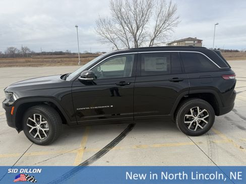 New 2025 Jeep Grand Cherokee Limited image 2