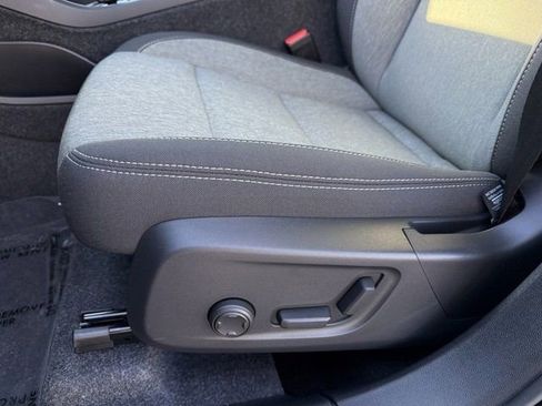 New 2025 Volvo XC40 B5 Core image 11