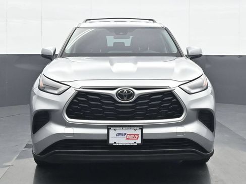Used 2022 Toyota Highlander L AWD/4WD image 1
