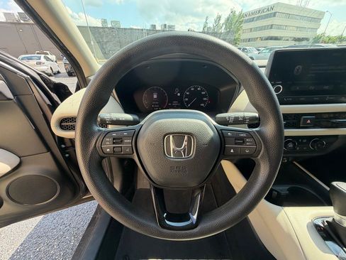 Used 2023 Honda HR-V LX image 13