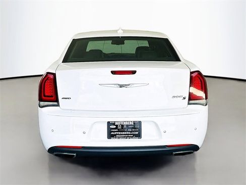 Used 2018 Chrysler 300 S w/ 300S Premium Group image 6