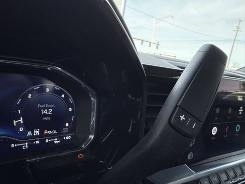 Used 2025 Chevrolet Silverado 1500 LT image 15