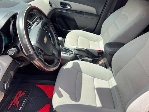 Used 2016 Chevrolet Cruze LT FWD image 17