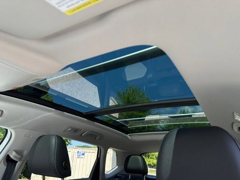 Certified 2025 Volkswagen Taos SEL w/ Black Wheel Plus Package image 20