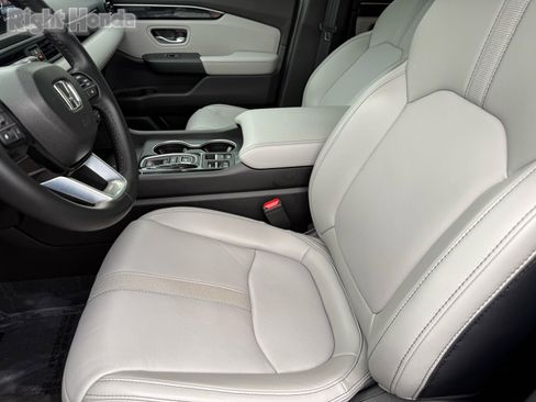 Certified 2024 Honda Pilot Touring image 13