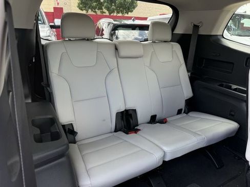 Used 2024 Kia Telluride S w/ S Sunroof Package FWD image 33